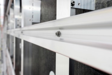 Fastening system for facade